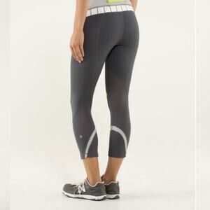 Lululemon Run Inspire Crop II Gray Stripe Capri Leggings Zipped Pocket Athletic